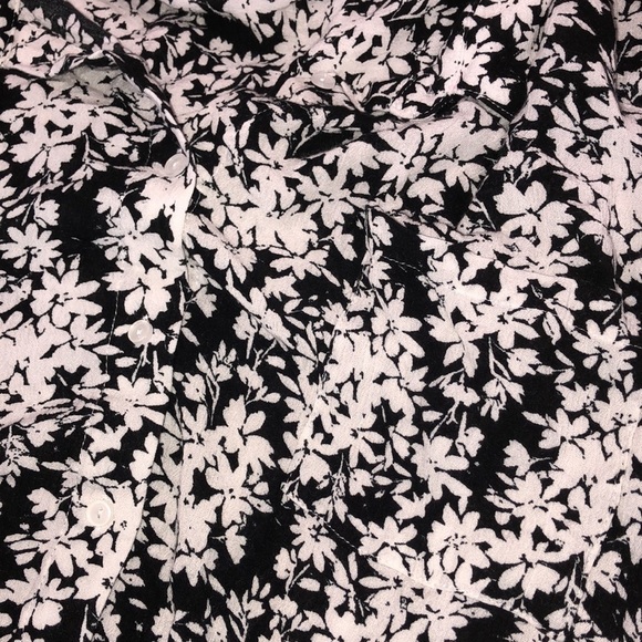 En creme size medium black & white floral shirt - Picture 7 of 7